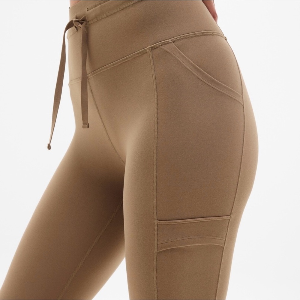 Athleta salutation cargo High-Waisted Leggings NWT